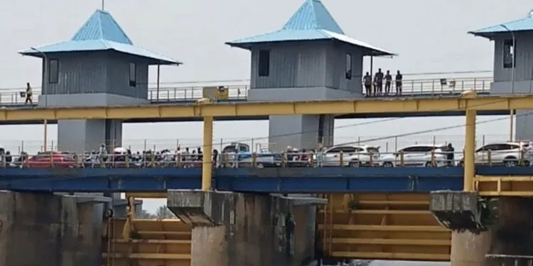 Tradisi Bedolan Pamarayan Picu Pasokan Air Bersih di Lebak Surut