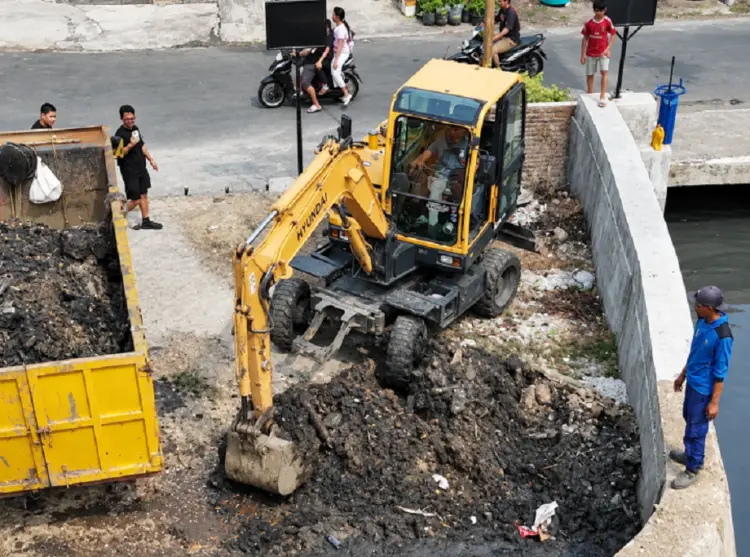 Pemkot Tangerang Mulai Keruk Lumpur di 4 Titik