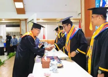 Peserta Wisuda Sekolah Lansia Kota Tangerang Didorong Mampu Kelola Kegiatan
