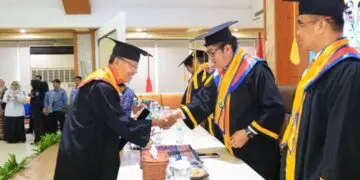 Peserta Wisuda Sekolah Lansia Kota Tangerang Didorong Mampu Kelola Kegiatan
