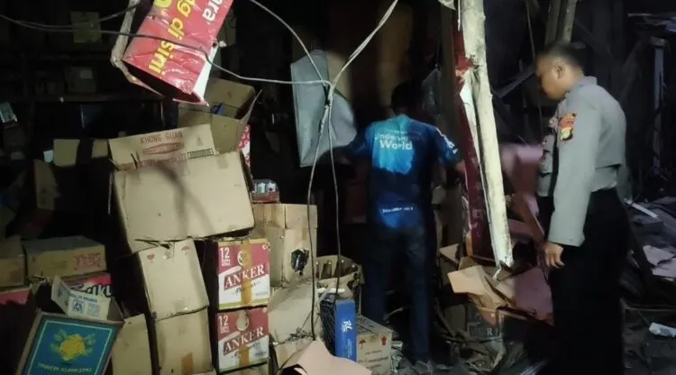 Polisi Temukan Tempat Penyimpanan Miras di Lokasi Ledakan Pasar Cimanggis