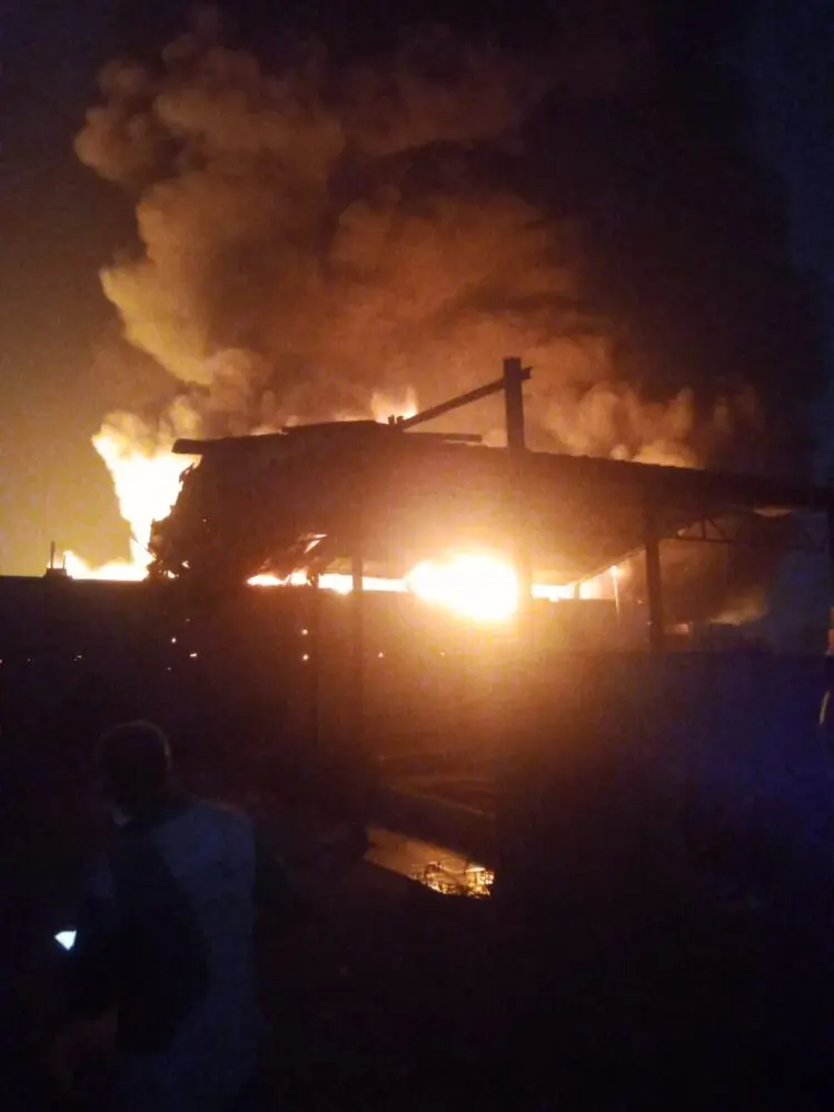 Diduga Korsleting Listrik, Lapak Limbah Plastik di Rajeg Terbakar, Kerugian Rp50 Juta