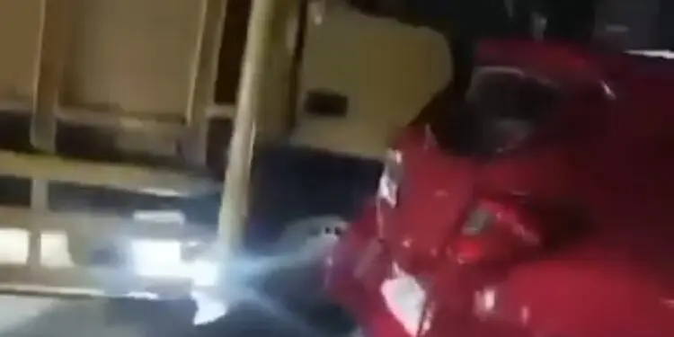 Sopir Mengantuk Picu Kecelakaan Beruntun di Lebak, Truk Hantam 4 Minibus