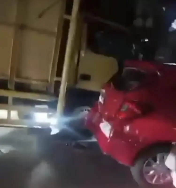 Sopir Mengantuk Picu Kecelakaan Beruntun di Lebak, Truk Hantam 4 Minibus