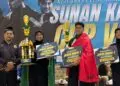 Tim pencak silat Pamur Rasio Mutiara Tangerang meraih dua gelar juara umum dan membawa pulang 94 medali, terdiri dari 32 emas, 25 perak, dan 37 perunggu dalam Kejuaraan Nasional Sunan Kalijaga Cup V 2026 di Yogyakarta, yang berlangsung 27 - 29 Oktober 2026.