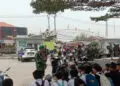 Babinsa Cegah Tawuran Pelajar di Alun-alun Teluknaga