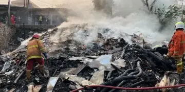 Petaka Bakar Sampah Sembarangan, Tumpukan Kayu hingga Warung di Karang Tengah Hangus